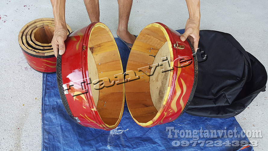 bộ trống hát văn bổ đôi ở giữa