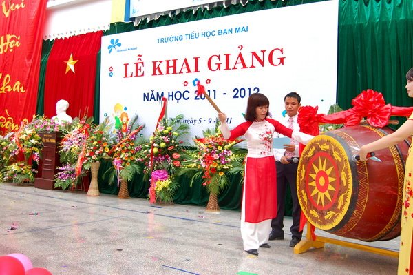 Tiếng trống khai giảng